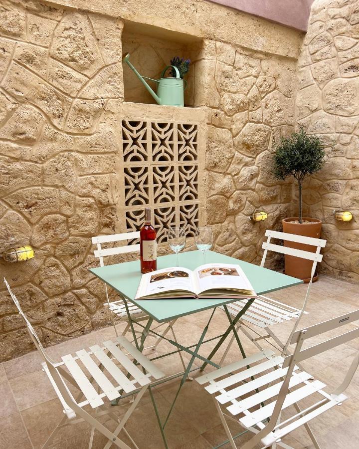 Central Suites Aegina 2 エクステリア 写真